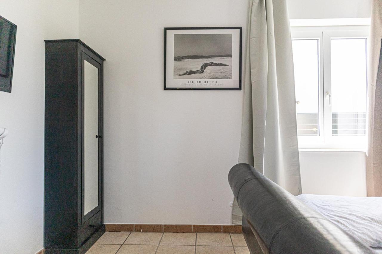 Exquisite Shared Villa - Your Private Room In This Beautiful Home Вена Экстерьер фото